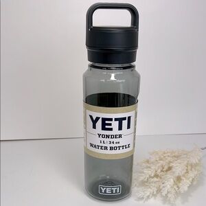 YETI Yonder 1L water bottle Charcoal NEW!